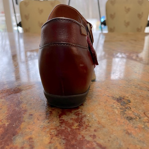 Pikolinos shoes. Size 40. I wear a size 10 and these fit perfect. Worn two times - Picture 4 of 5